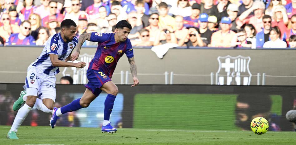 开云体育官方网站-世体：坎塞洛、巴尔德和赫拉德-马丁各有特点，首发难以确定