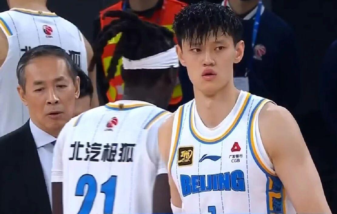 kaiyun sports-CBA消息！曾凡博最后一轮复出，胡明轩伤病严重，赵继伟引发争议